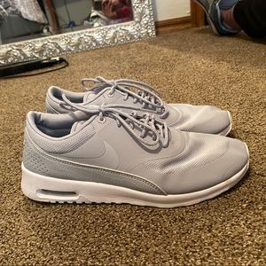 Used women’s Nike air Max size 9